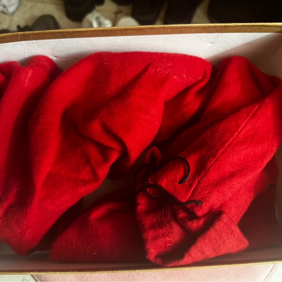 Stunning vintage cherry Christian heels - Picture 4 of 7